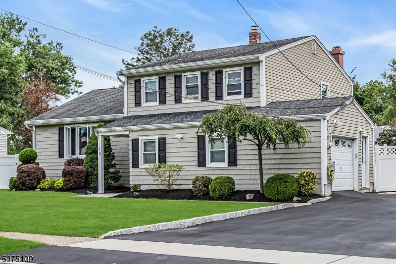 Attached, Detached Garage, Exterior, Facade, Cape Cod