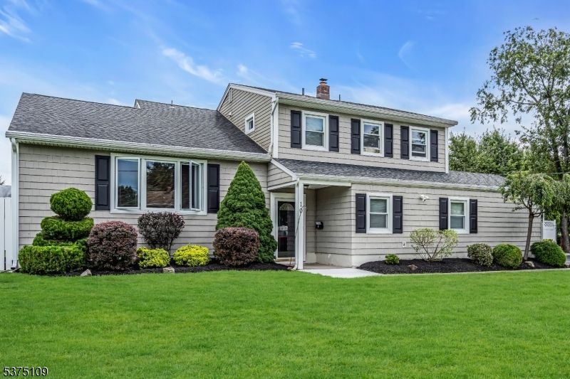 Exterior, Facade, Cape Cod