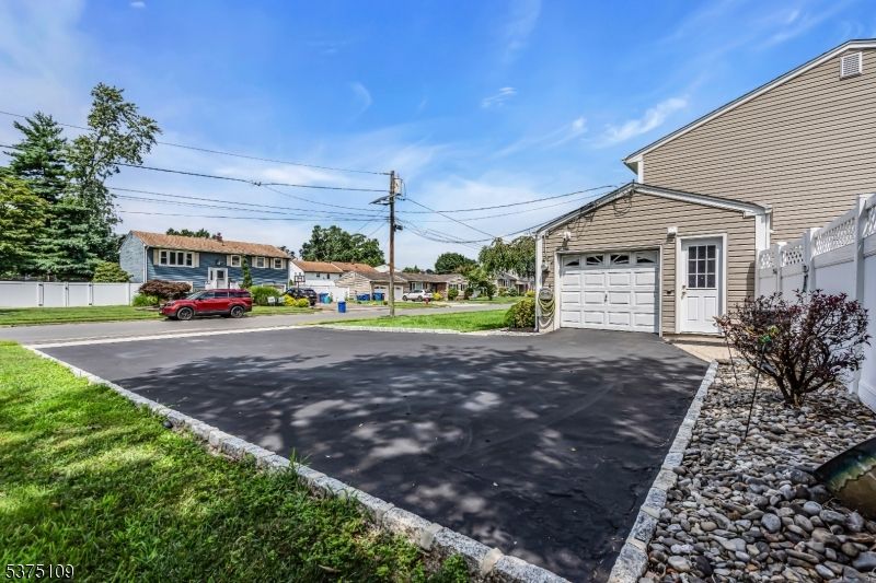 Detached Garage, Exterior