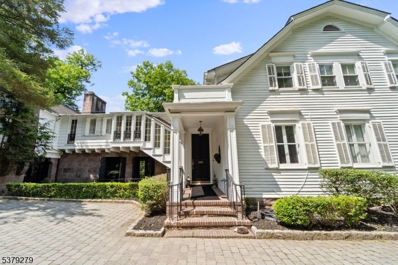 Exterior, Facade, Queen Anne Victorian