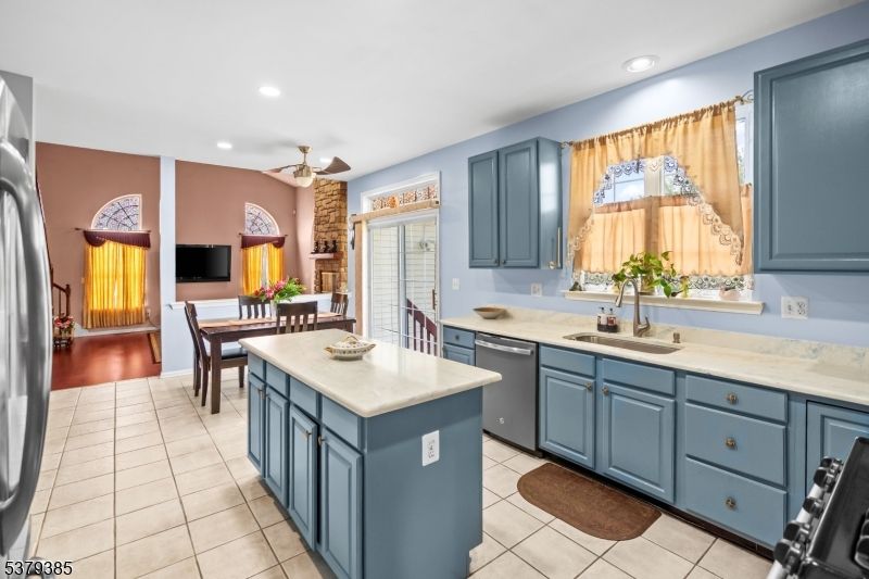 Dining room, Interior, Kitchen, Recessed Lighting