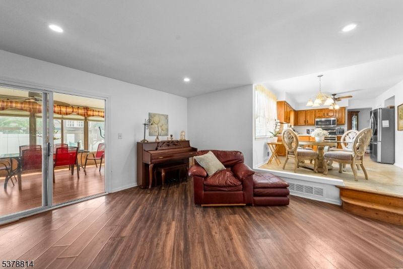 Chandelier, Dining room, Interior, Kitchen, Piano, Recessed Lighting, Wood Texture Flooring