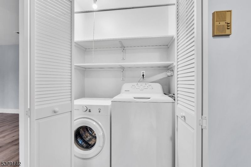 Interior, Utility Closets, Washer, Wood Texture Flooring