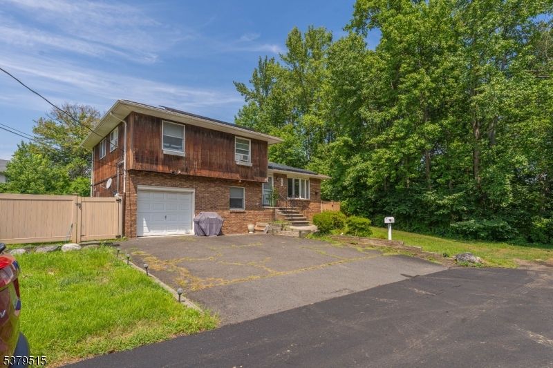 Attached, Exterior, Facade, Brick Facade, Raised Ranch