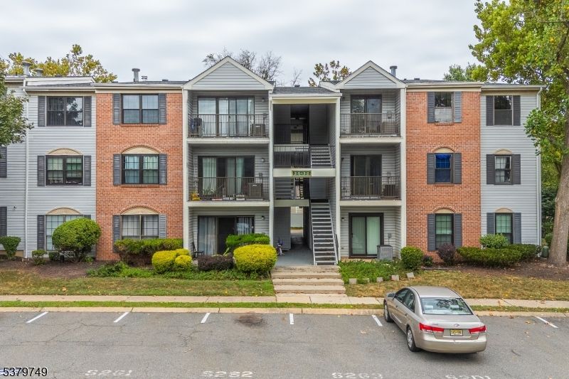 Exterior, Facade, Brick Facade, Rowhouse
