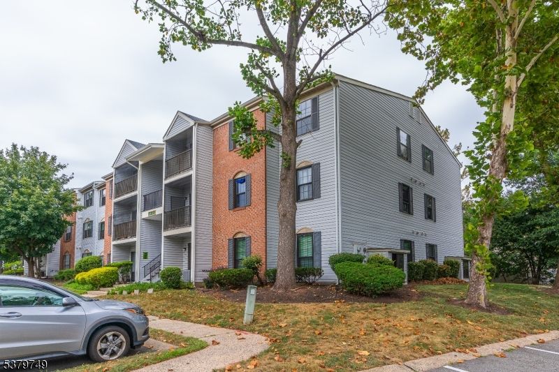Exterior, Facade, Brick Facade, Rowhouse
