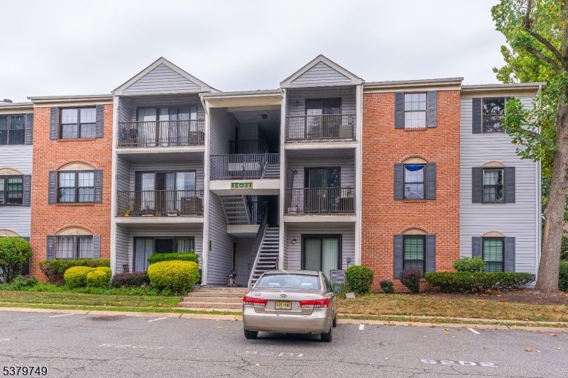 Exterior, Facade, Brick Facade, Rowhouse