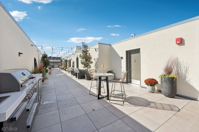 Exterior, Outdoor Kitchen