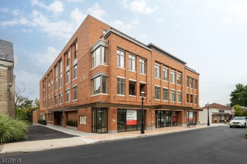 Exterior, Facade, Brick Facade, Rowhouse