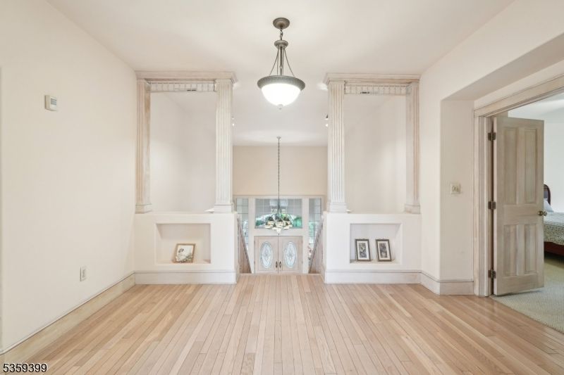 Interior, Pendant Lights, Wood Texture Flooring
