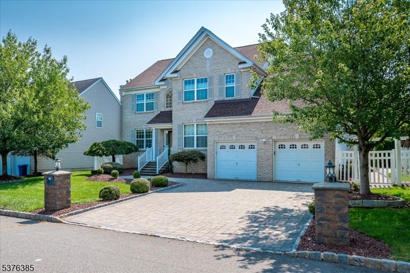 Attached, Exterior, Facade, Brick Traditional