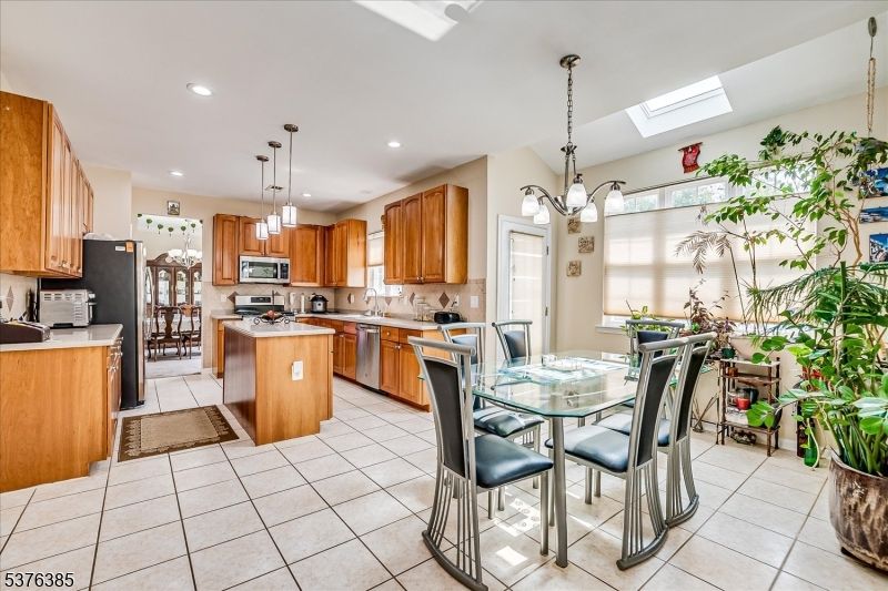 Dining room, Interior, Kitchen, Pendant Lights, Recessed Lighting, Stainless Steel Appliances
