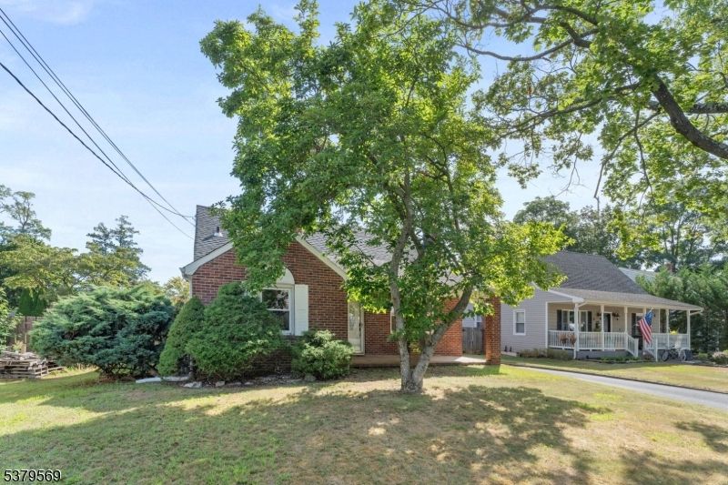 Backyard, Exterior, Facade, Brick Facade, Cape Cod