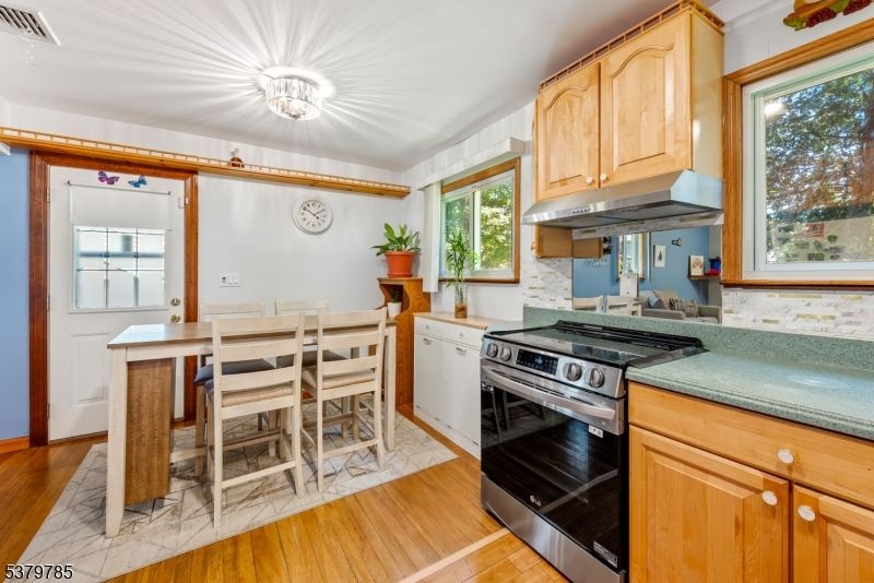 Dining room, Interior, Kitchen, Stainless Steel Appliances, Wood Texture Flooring