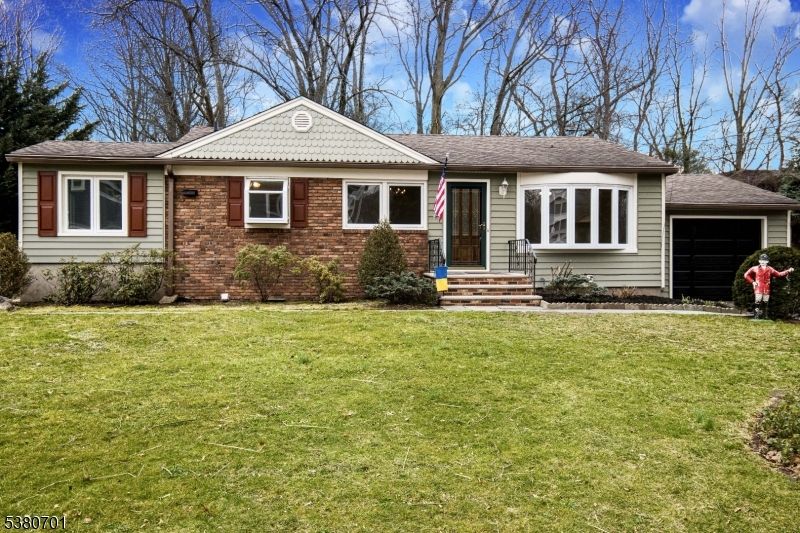 Attached, Exterior, Facade, Brick Facade, Ranch