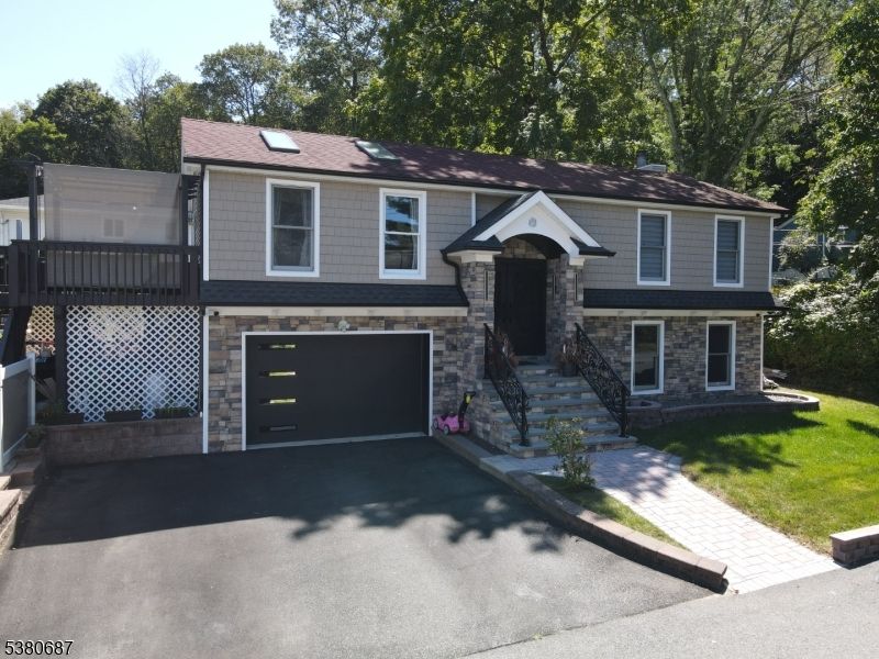 Attached, Exterior, Facade, Raised Ranch