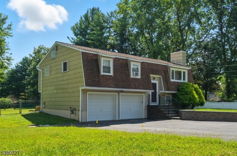 Attached, Exterior, Facade, Brick Facade, Raised Ranch