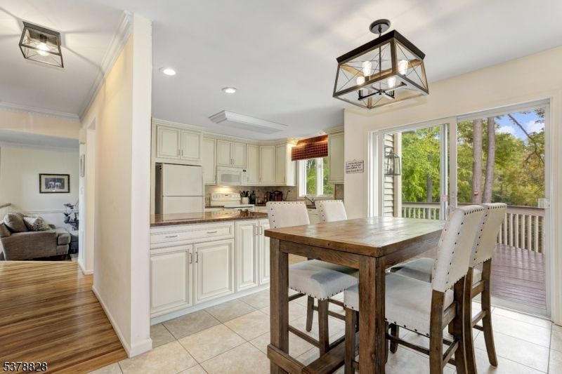 Dining room, Interior, Kitchen, Recessed Lighting, Wood Texture Flooring