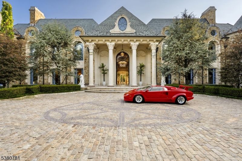 Exterior, Facade, French Provincial
