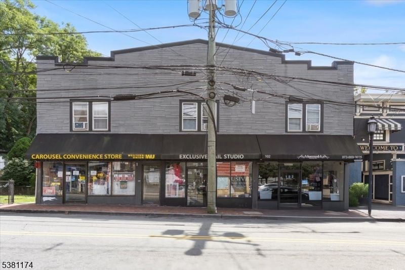 Exterior, Facade, Rowhouse