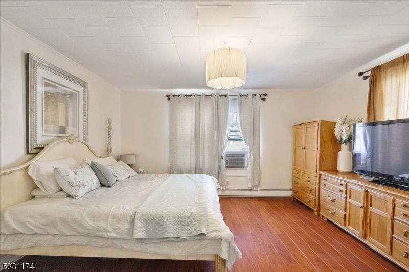 Bedroom, Interior, Pendant Lights, Wood Texture Flooring