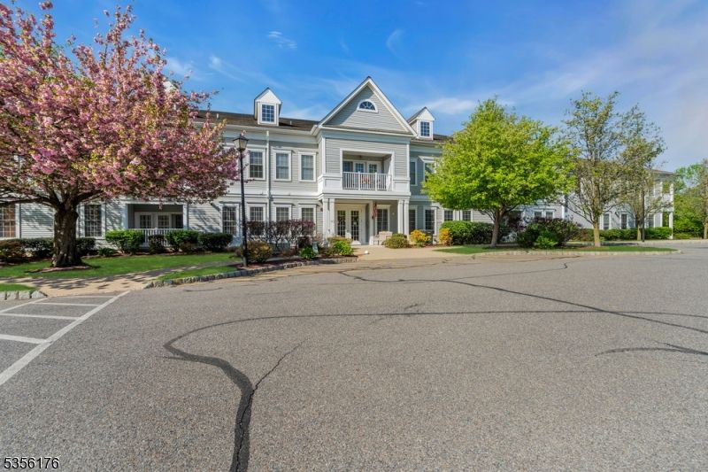 Exterior, Facade, Queen Anne Victorian