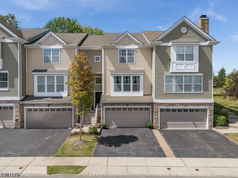 Attached, Exterior, Facade, Rowhouse