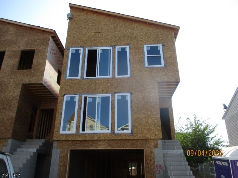 Exterior, Facade, Rowhouse