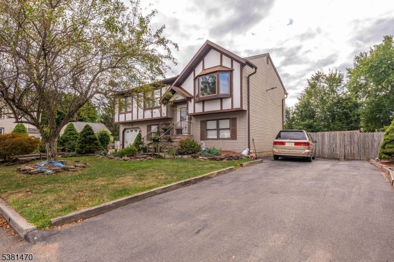 Exterior, Facade, Tudor Revival