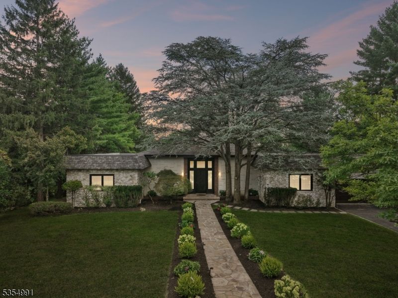 Backyard, Exterior, Facade, Ranch