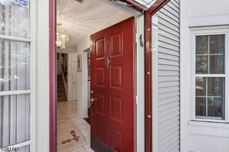 Chandelier, Exterior