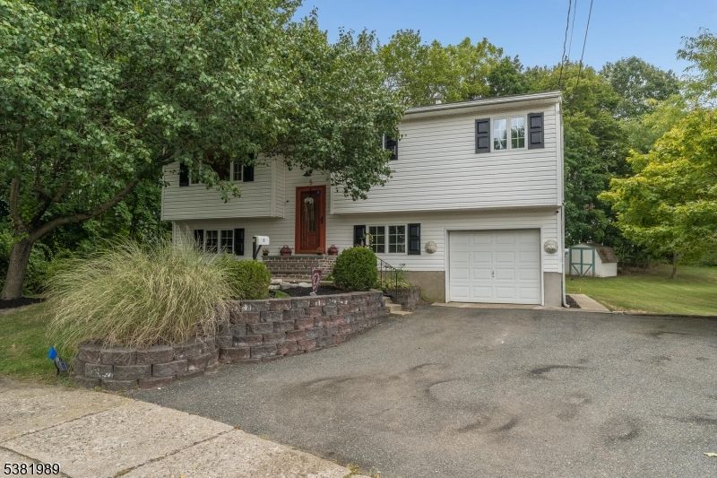 Attached, Exterior, Facade, Raised Ranch