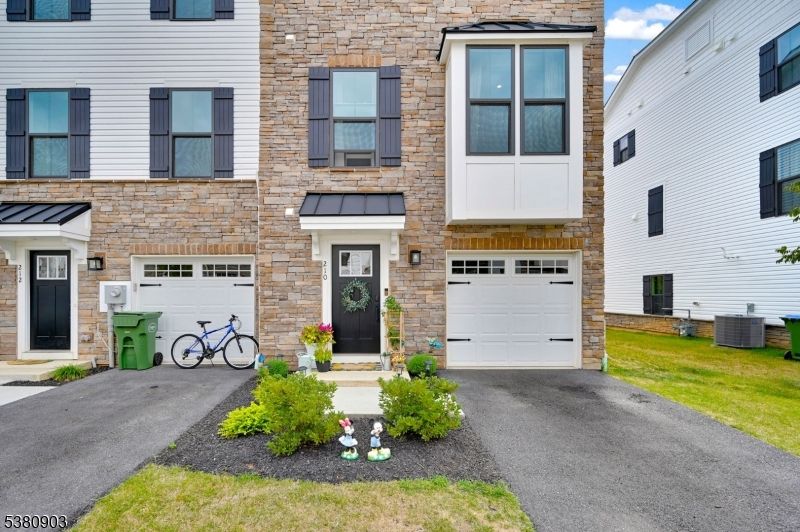 Attached, Exterior, Facade, Brick Facade, Rowhouse