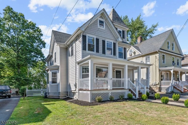 Exterior, Facade, Queen Anne Victorian