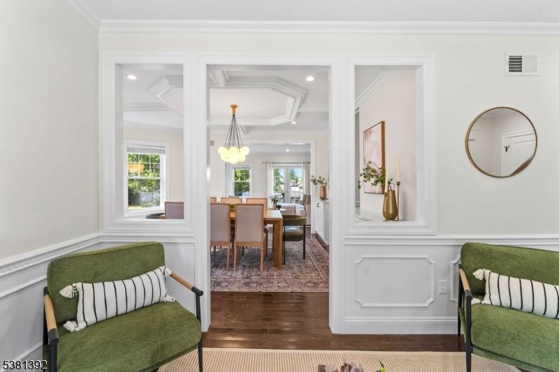 Chandelier, Dining room, Interior, Recessed Lighting, Wood Texture Flooring
