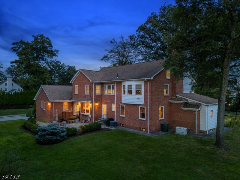 Backyard, Exterior, Facade, Brick Facade, Split Level