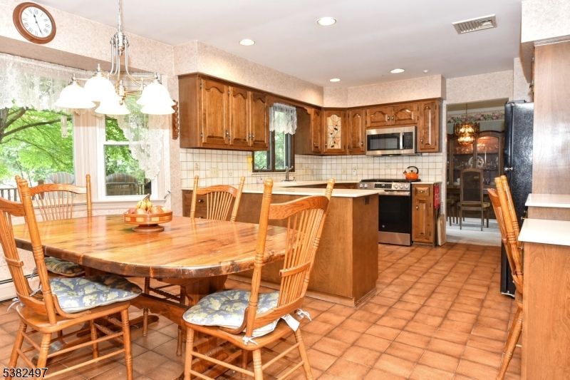 Dining room, Interior, Kitchen, Pendant Lights, Recessed Lighting, Stainless Steel Appliances