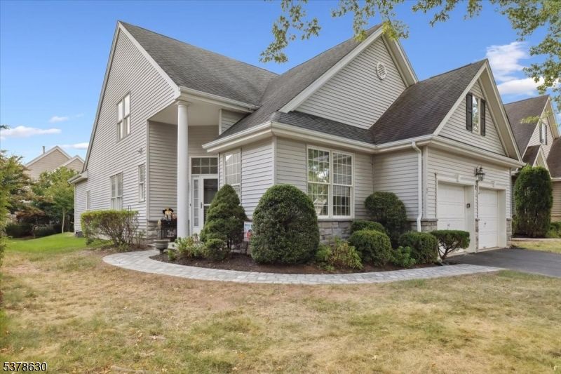 Attached, Exterior, Facade, Farmhouse