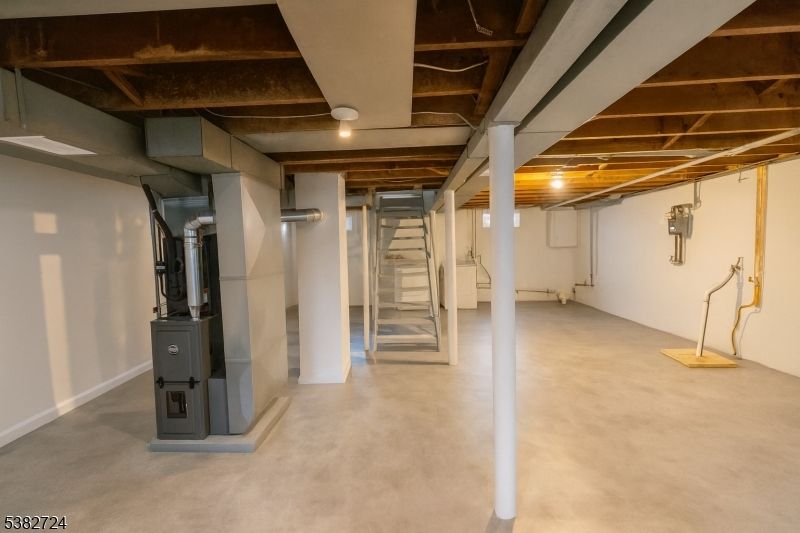 Empty room, Interior, Wooden Beams