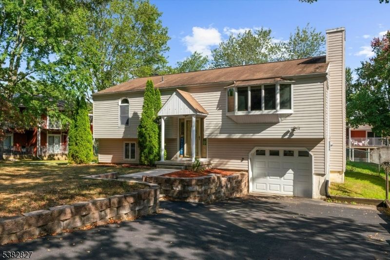Attached, Exterior, Facade, Raised Ranch
