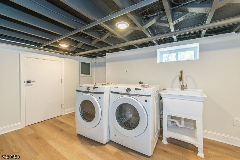 Interior, Recessed Lighting, Washer, Wood Texture Flooring