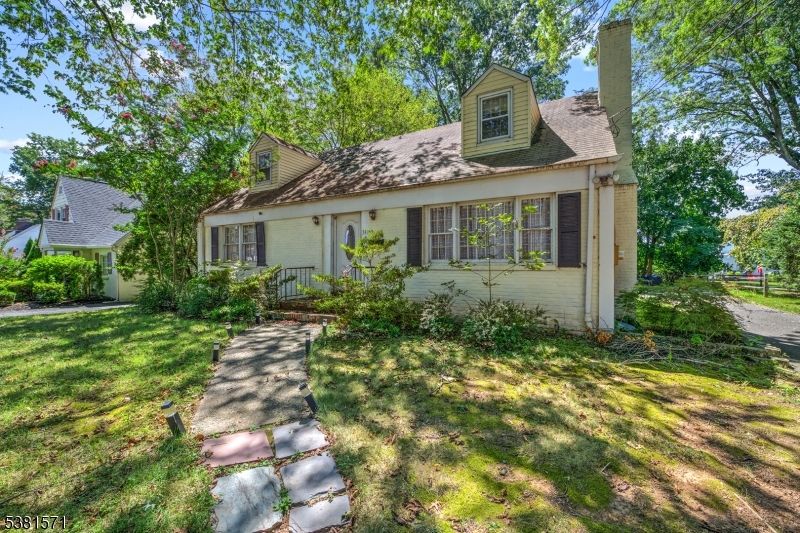Exterior, Facade, Cape Cod