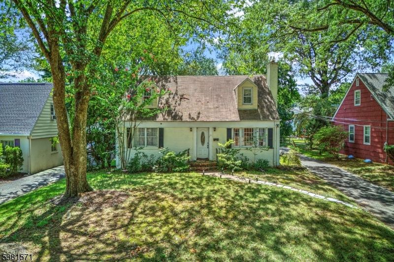 Exterior, Facade, Cape Cod