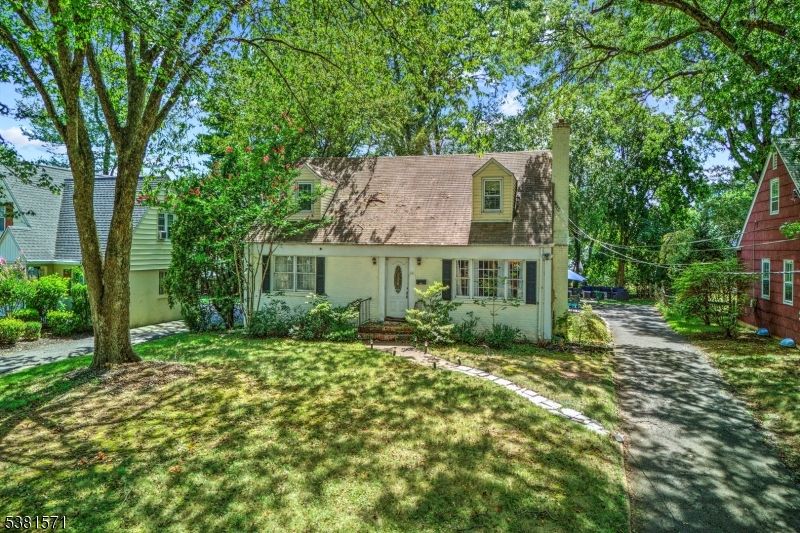 Exterior, Facade, Cape Cod