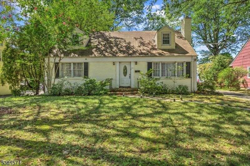 Exterior, Facade, Cape Cod