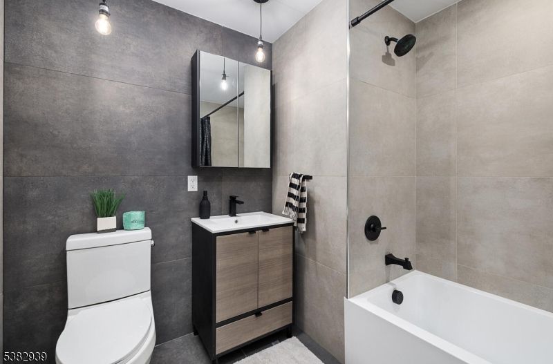 Bathroom, Interior, Pendant Lights