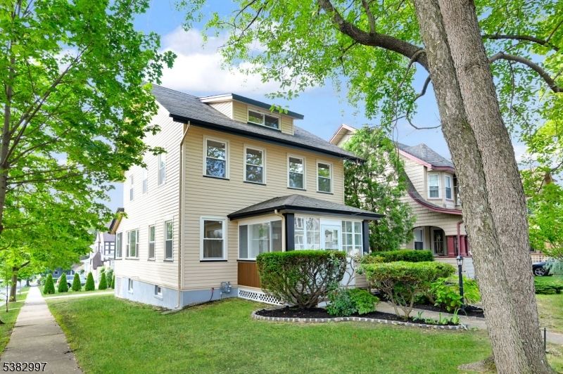 Backyard, Exterior, Facade, American Foursquare