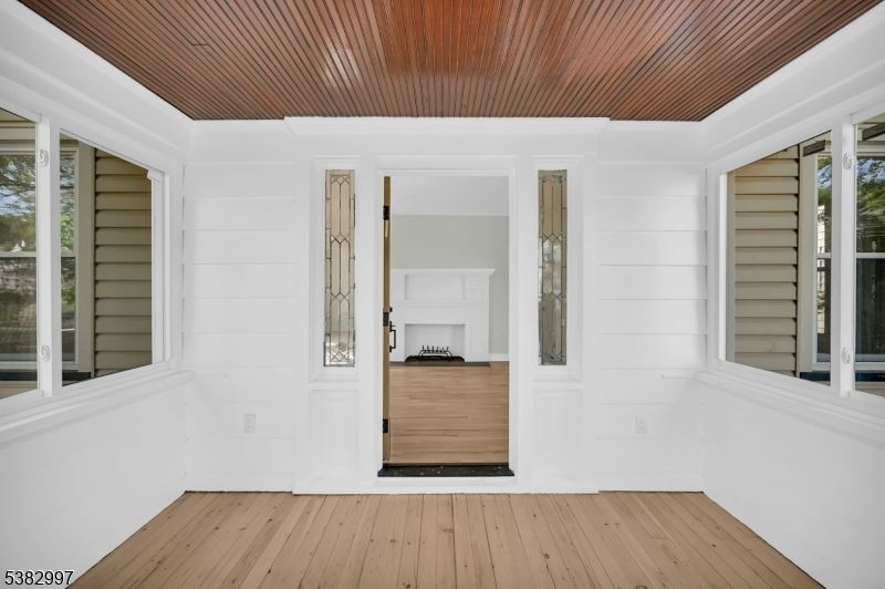 Empty room, Interior, Wooden Ceilings, Wood Texture Flooring