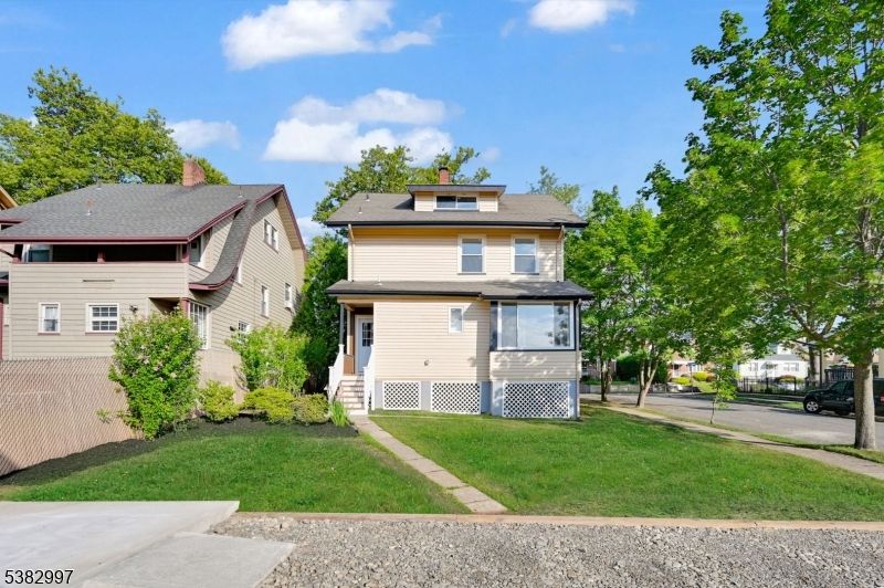 Backyard, Exterior, Facade, American Foursquare