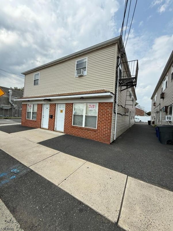 Exterior, Facade, Brick Facade, Cape Cod